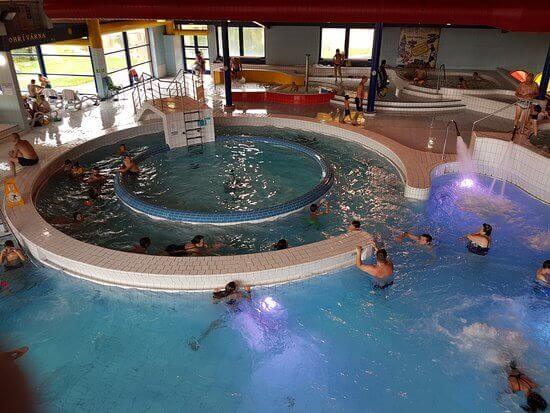 Hotel Aquapark har flere bassiner og vandrutchebaner
