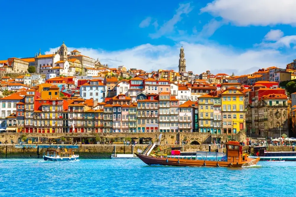 Enjoy the harbour in Porto