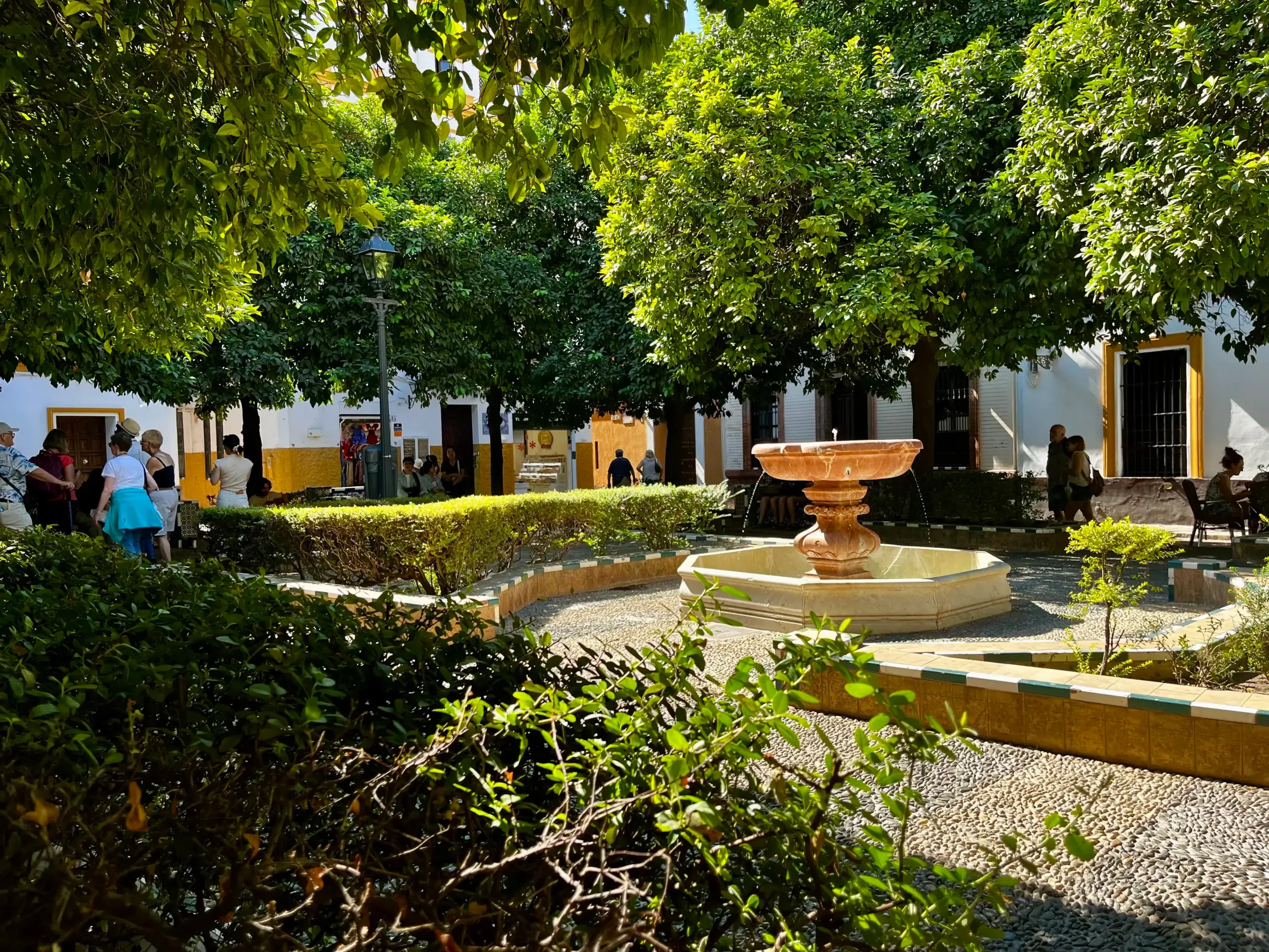 In the charming Santa Cruz district, you will find small courtyards, orange trees and atmospheric squares.